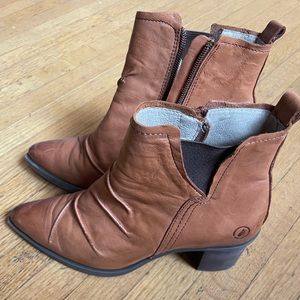 Light brown leather Casta booties